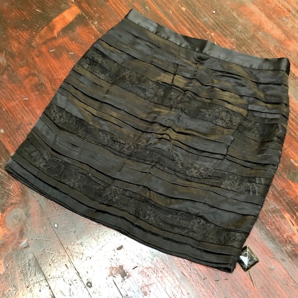 Alice and Olivia Tiered Silk and Lace Black Skirt - Picture 4 of 8